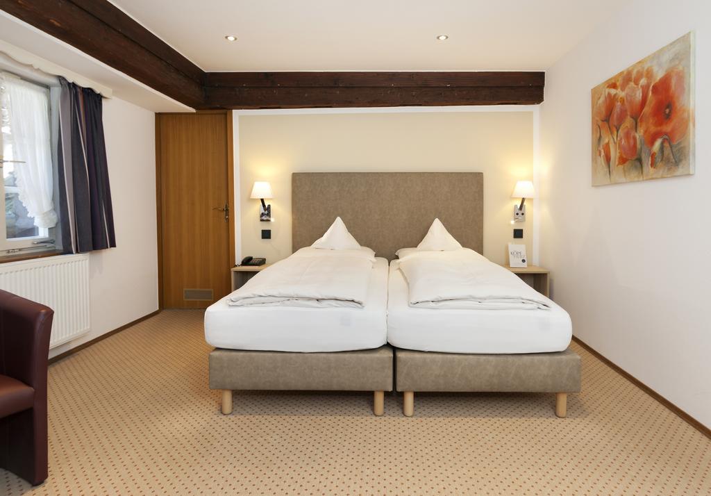 אוברלינגן Romantik Hotel Johanniter-Kreuz מראה חיצוני תמונה
