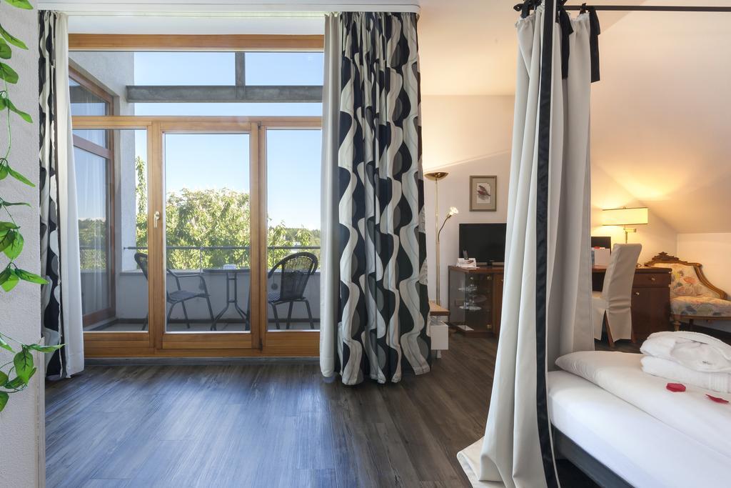 אוברלינגן Romantik Hotel Johanniter-Kreuz מראה חיצוני תמונה