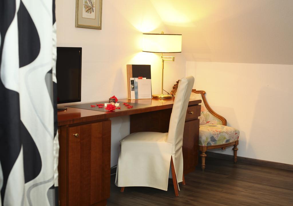 אוברלינגן Romantik Hotel Johanniter-Kreuz מראה חיצוני תמונה