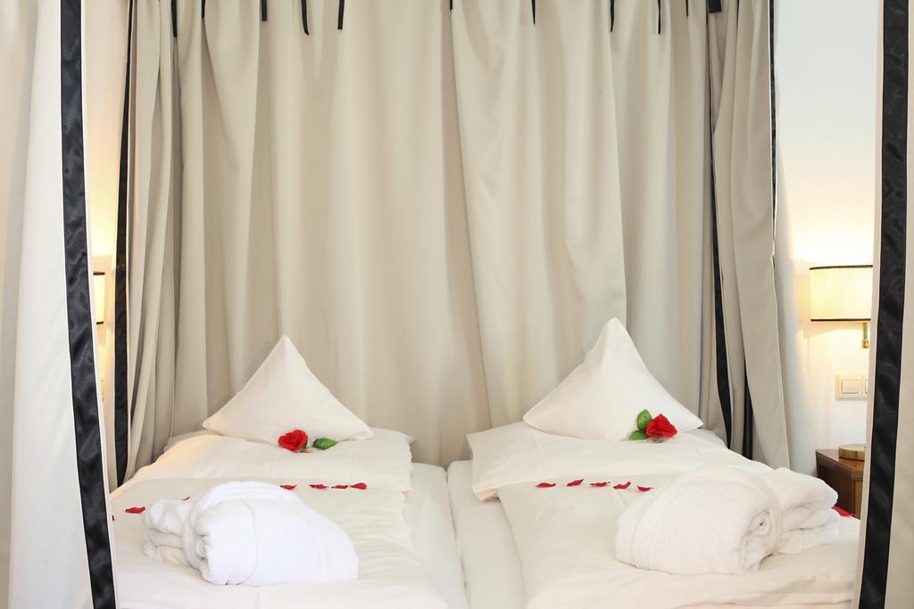 אוברלינגן Romantik Hotel Johanniter-Kreuz מראה חיצוני תמונה
