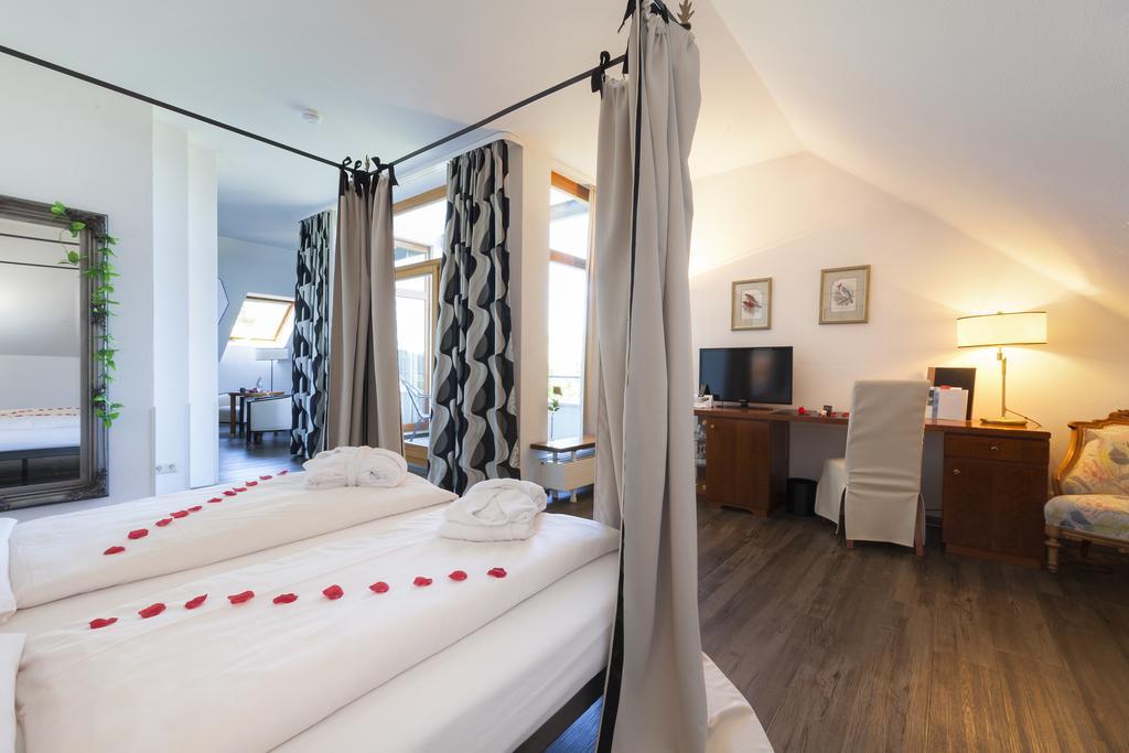 אוברלינגן Romantik Hotel Johanniter-Kreuz מראה חיצוני תמונה